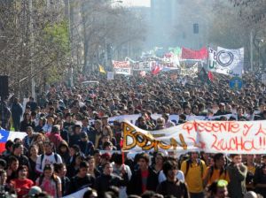 Multidão de alunos no Chile